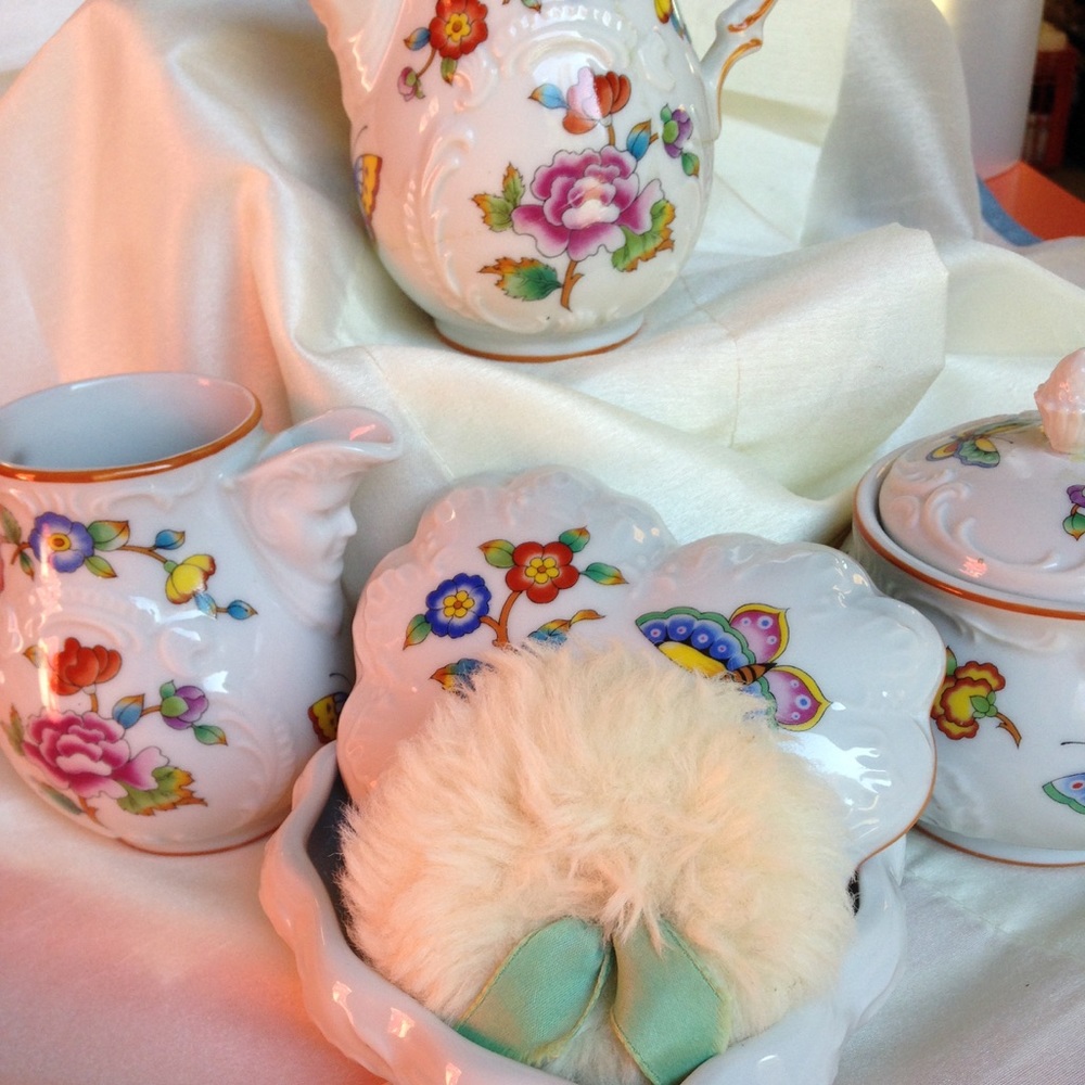 Estée Lauder Chinoiserie Porcelain Collection
